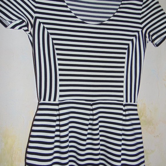 Madewell Bistro Dress Fit & Flare Womens 2 Knit Black White Striped Short Sleeve - Picture 8 of 8